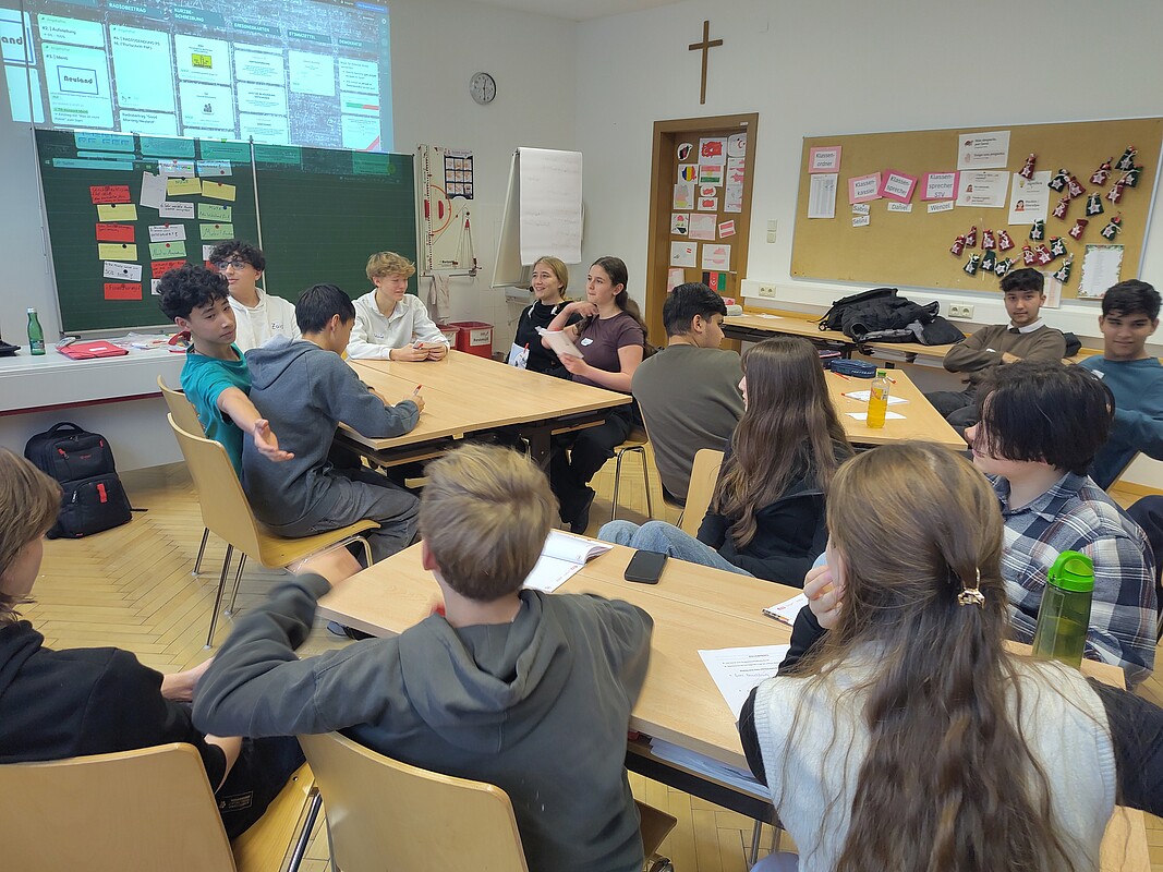 Democracy game participants