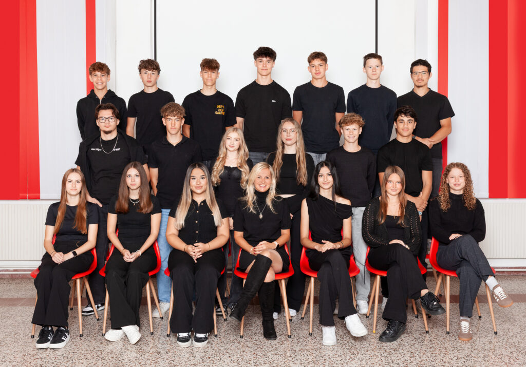 2. Klasse – HAK, Klassenfoto 2025/26